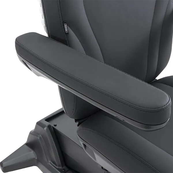 galea-treatment-bed-black-armrest-detail-dsse.webp