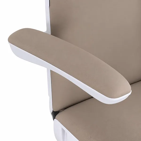 cosmedica-treatment-bed-caramel-armrest-close-up-dsse.webp